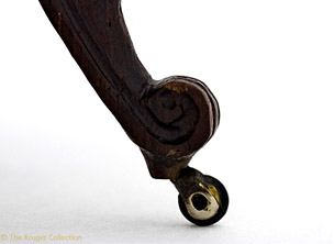 Table leg detail