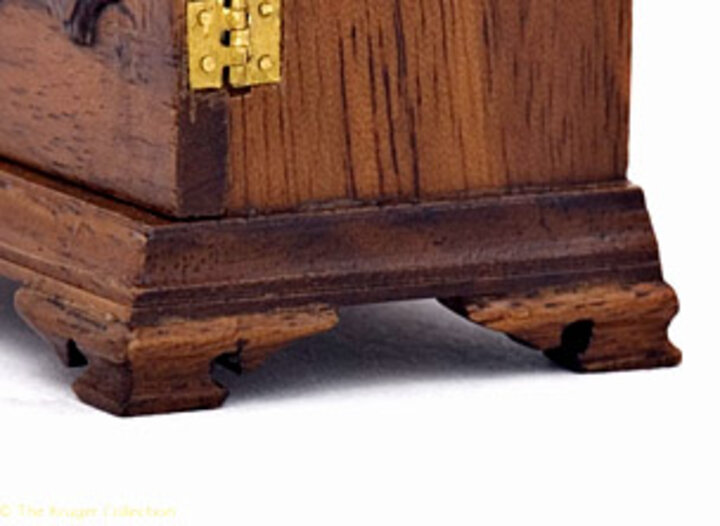 Ogee Bracket Feet Detail